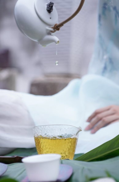 추억의 보리차, 주전자에 가득 담겨 있던 보리차 향수의 음료수